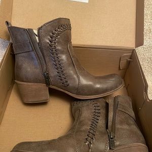 Roxy Brown Faux Leather Women’s 6.5 “tawny” Buckle Side Zip Ankle Boots